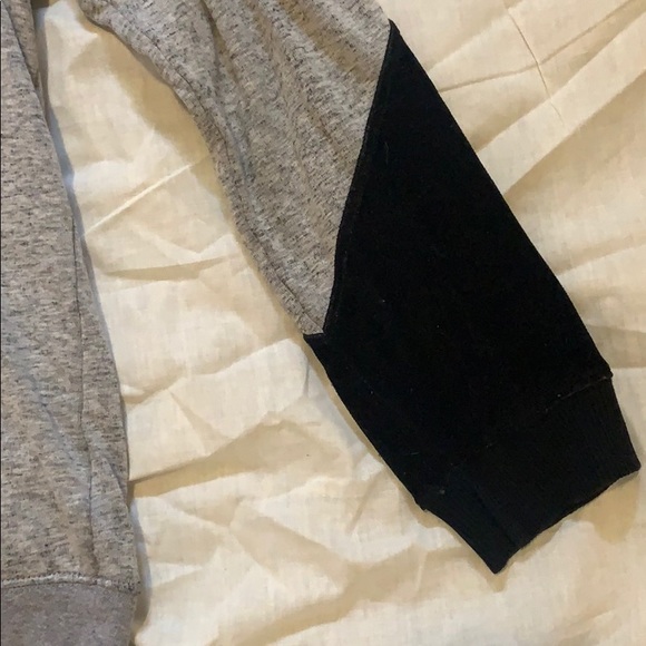 Your Eyes Lie sweatshirt - Picture 4 of 5